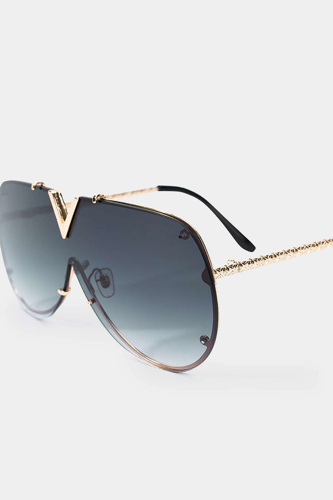 V-Shape Metallic Frame Sunglasses - Image 4