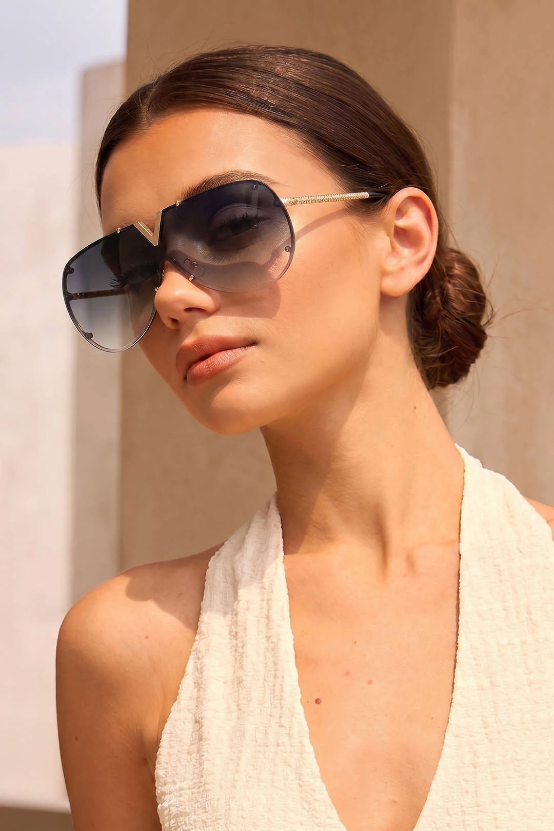 V-Shape Metallic Frame Sunglasses - Image 5