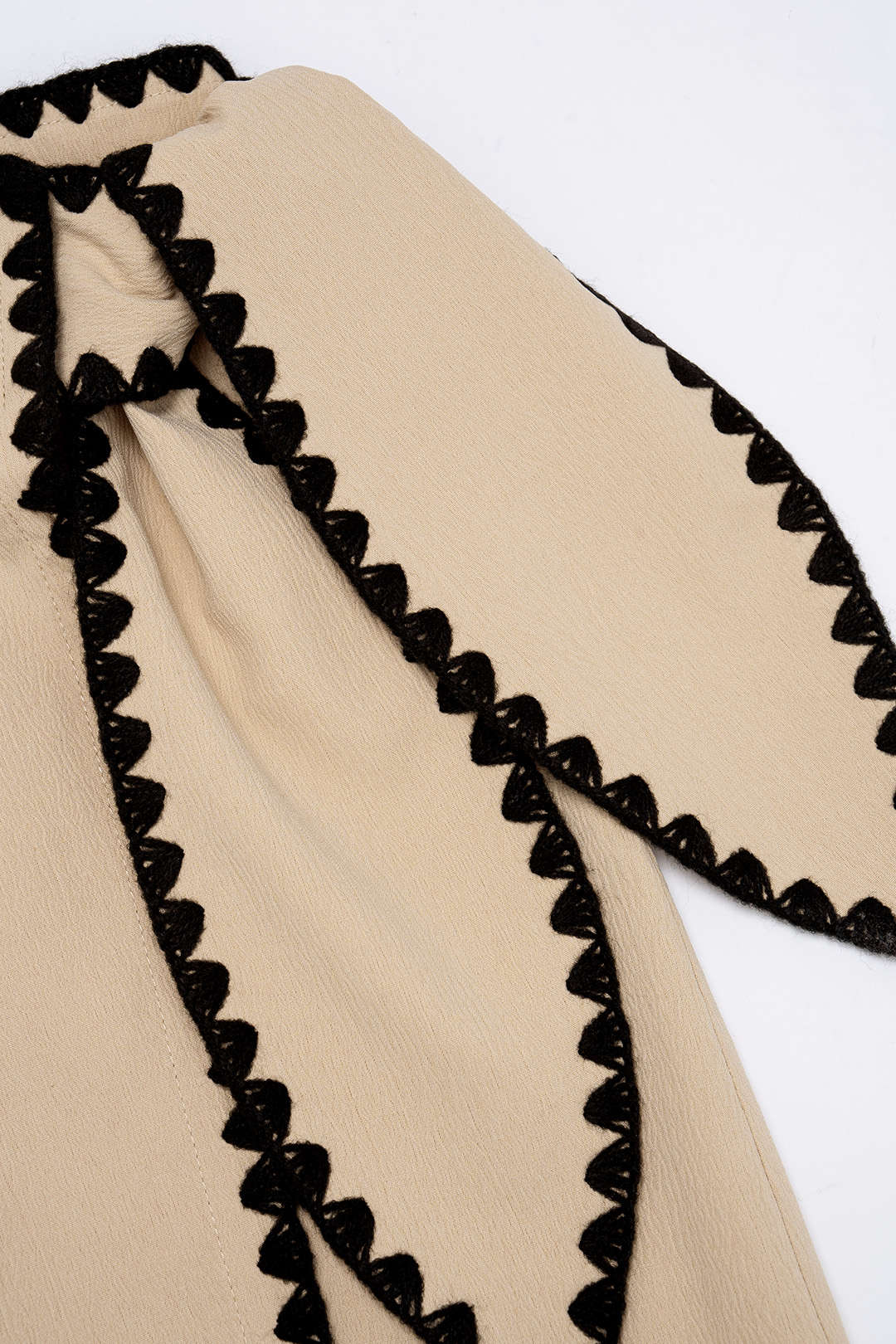 Contrast Binding Asymmetrical Knotted Skirt - Image 3