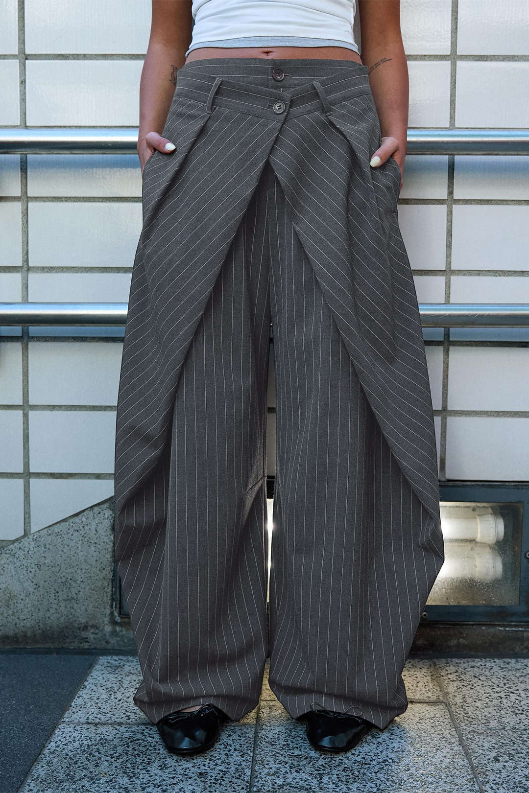 Stripes Print Button Pocket Ruched Pants - Image 2