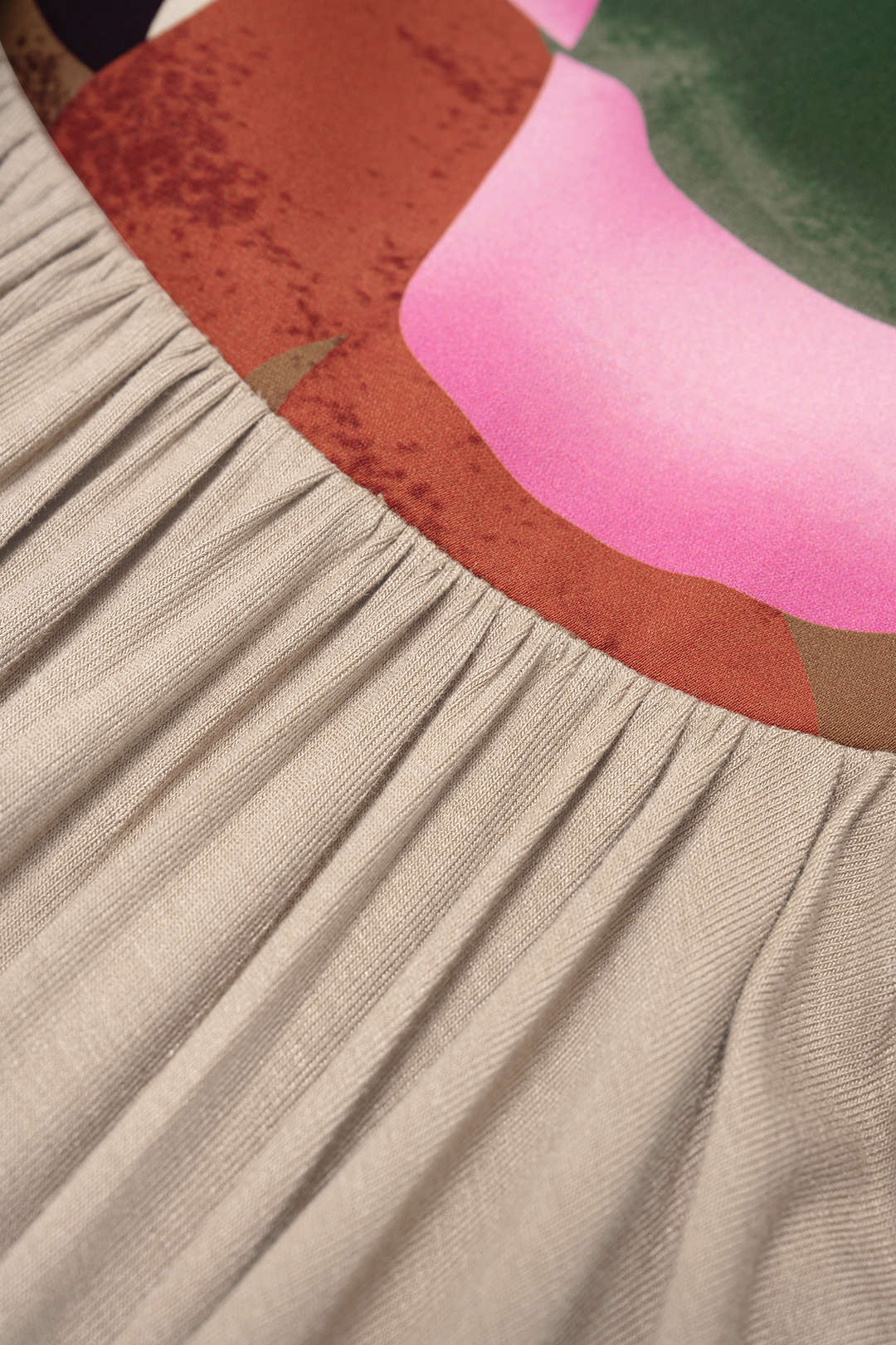 Abstract Print V-Neck Ruched Zipper Sleeveless Maxi Dress - Image 3