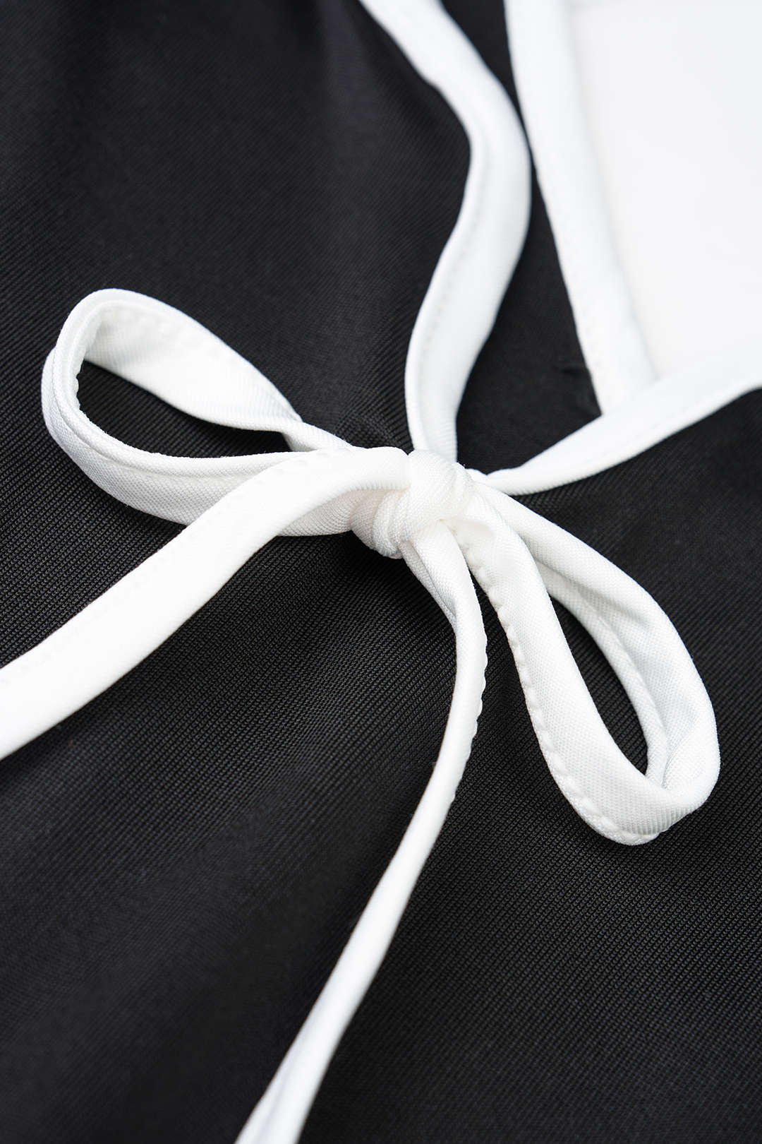 Contrast Binding V-Neck Sleeveless Midi Dress - Image 3