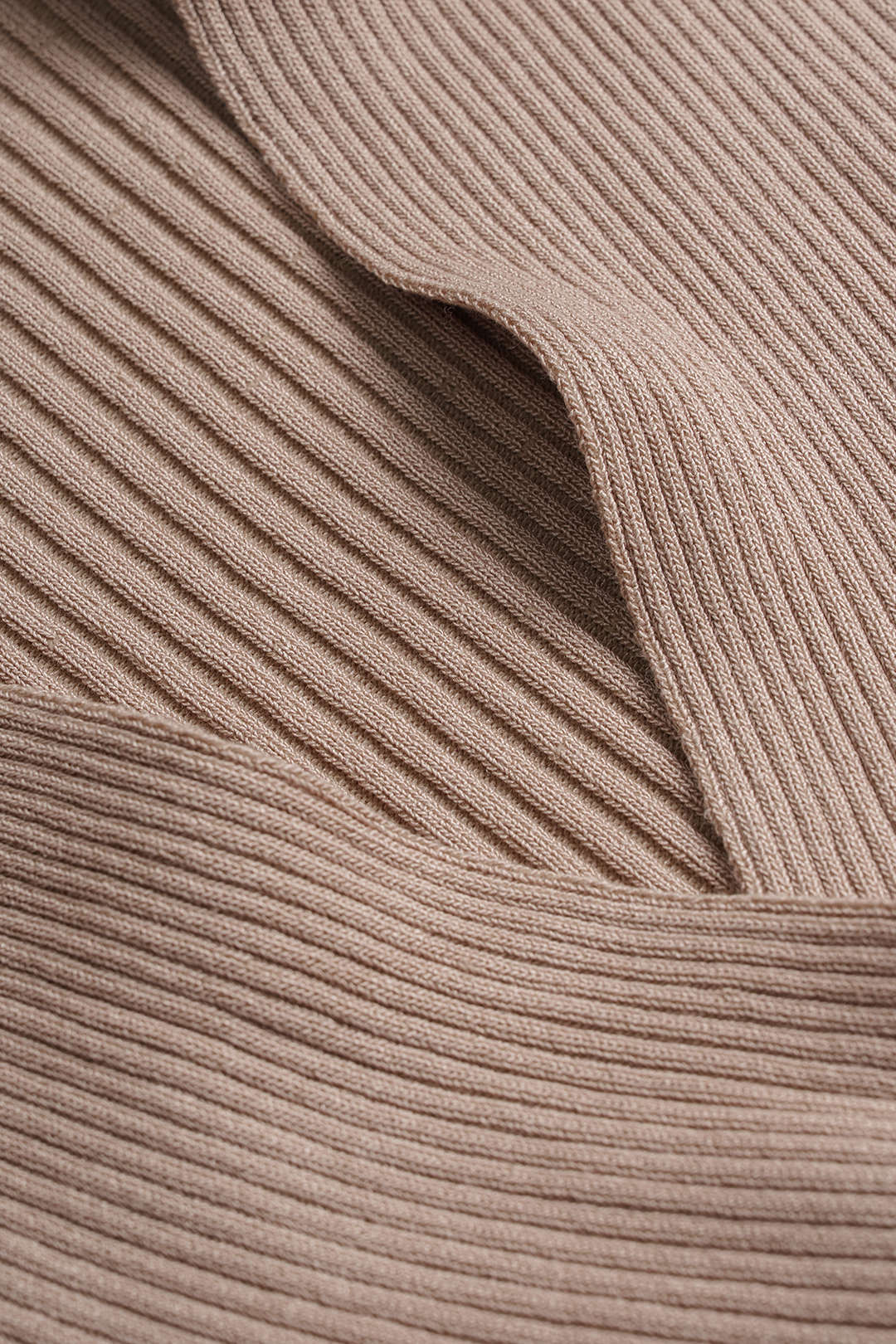 Knit Solid V-Neck Tank Top - Image 3