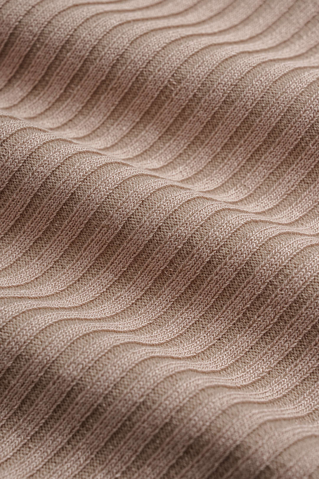 Knit Solid V-Neck Tank Top - Image 4