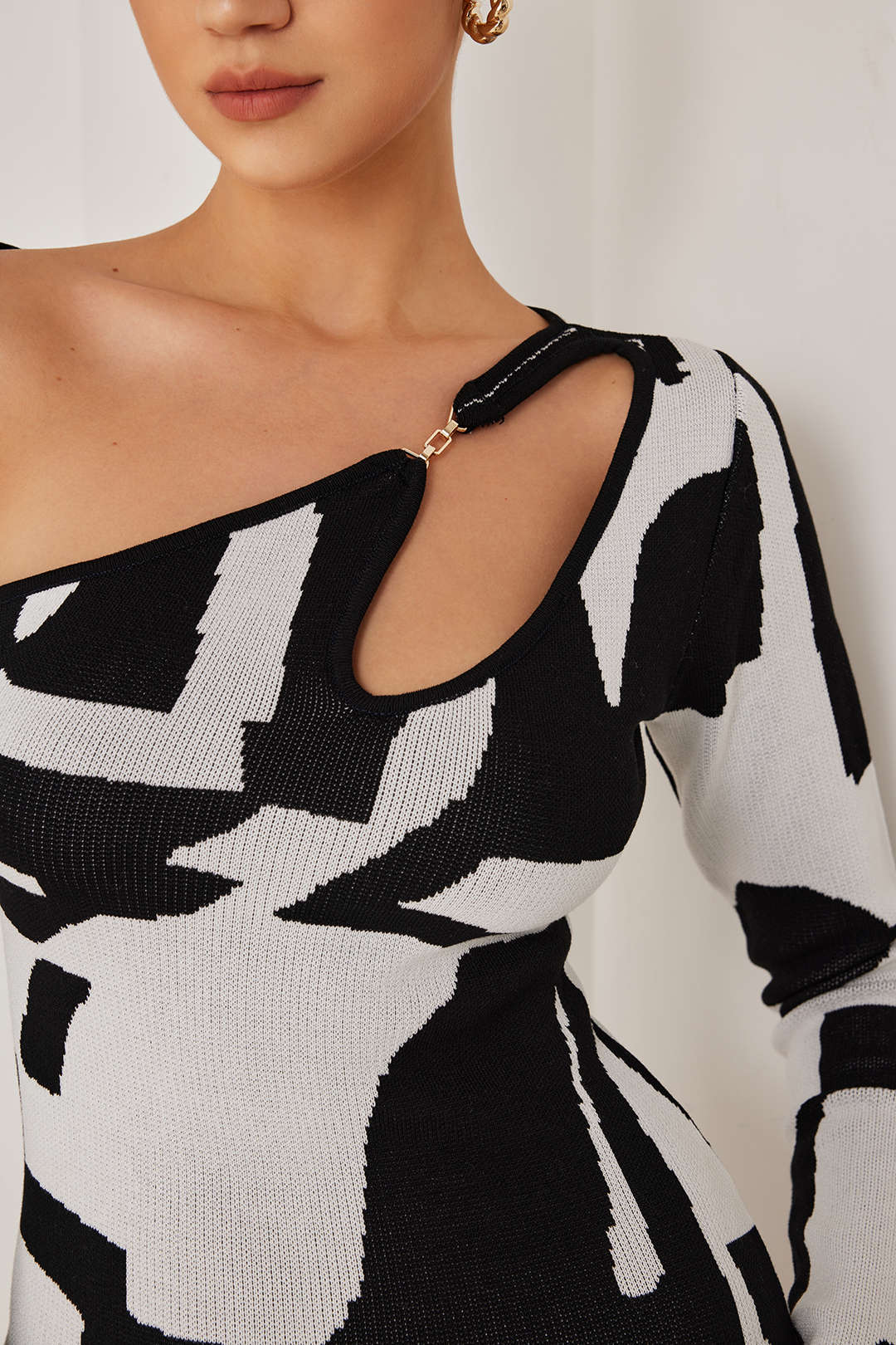 Color Block Cut Out Slit Long-Sleeve Sweater Dress - Image 9