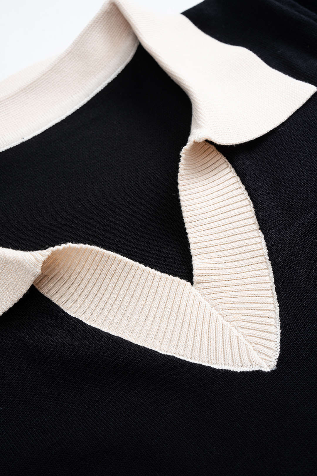 Knit Contrast Binding V-Neck Short Sleeve Dress - Image 3