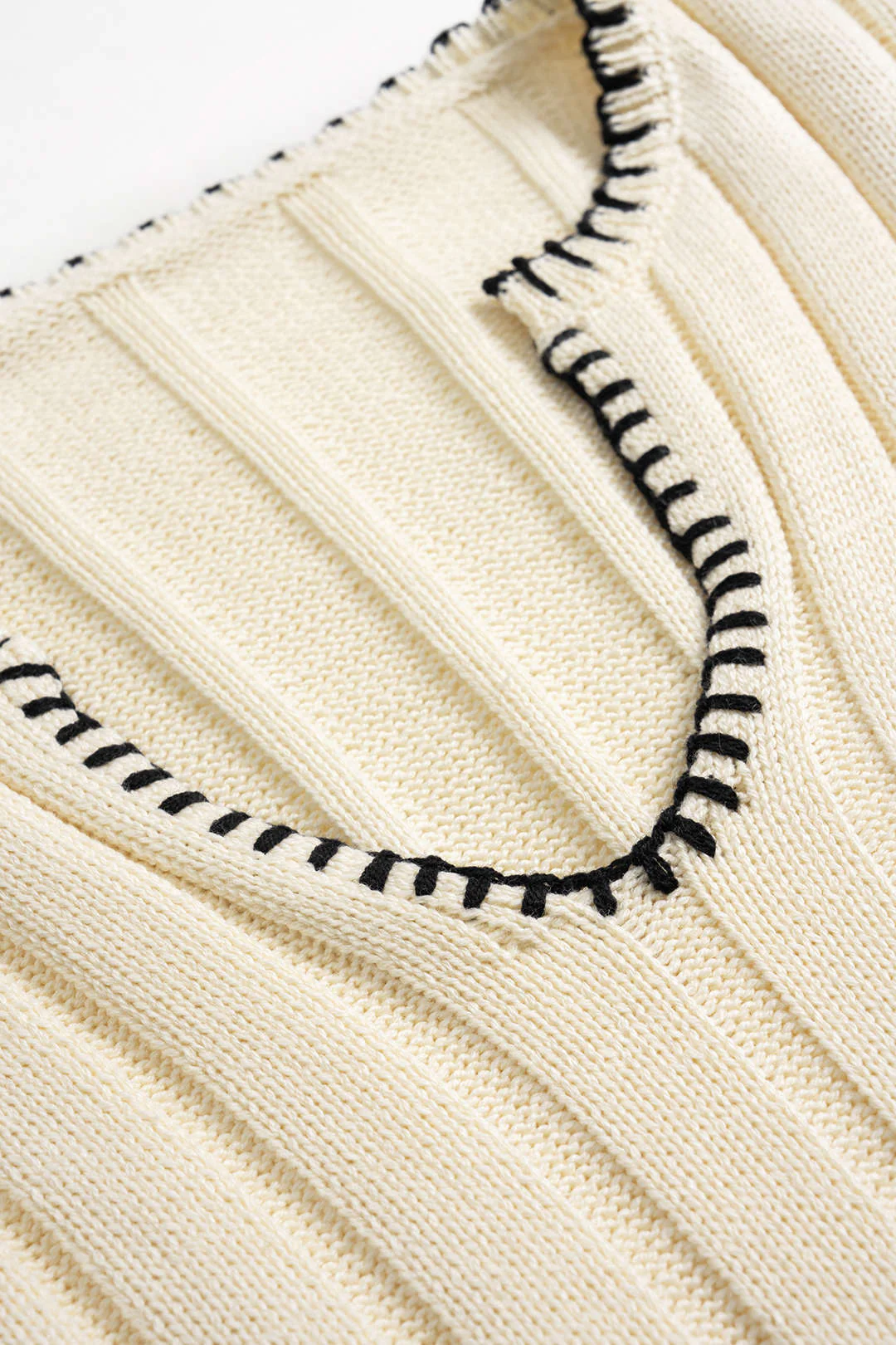 Knit V-Neck Contrast Binding Pocket Long-Sleeve Top - Image 3