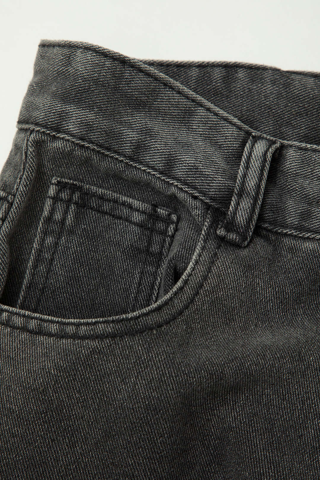 Multi Pocket Rolled Hem Wide Leg Cargo Jeans - Image 4