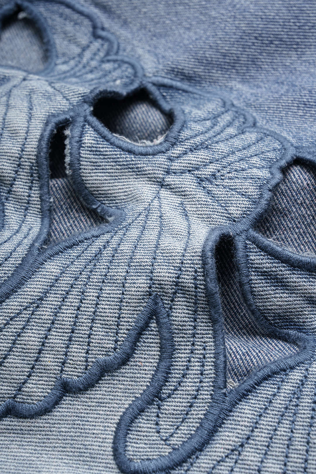 Denim Cut Out Bird Applique Pocket Jeans - Image 4