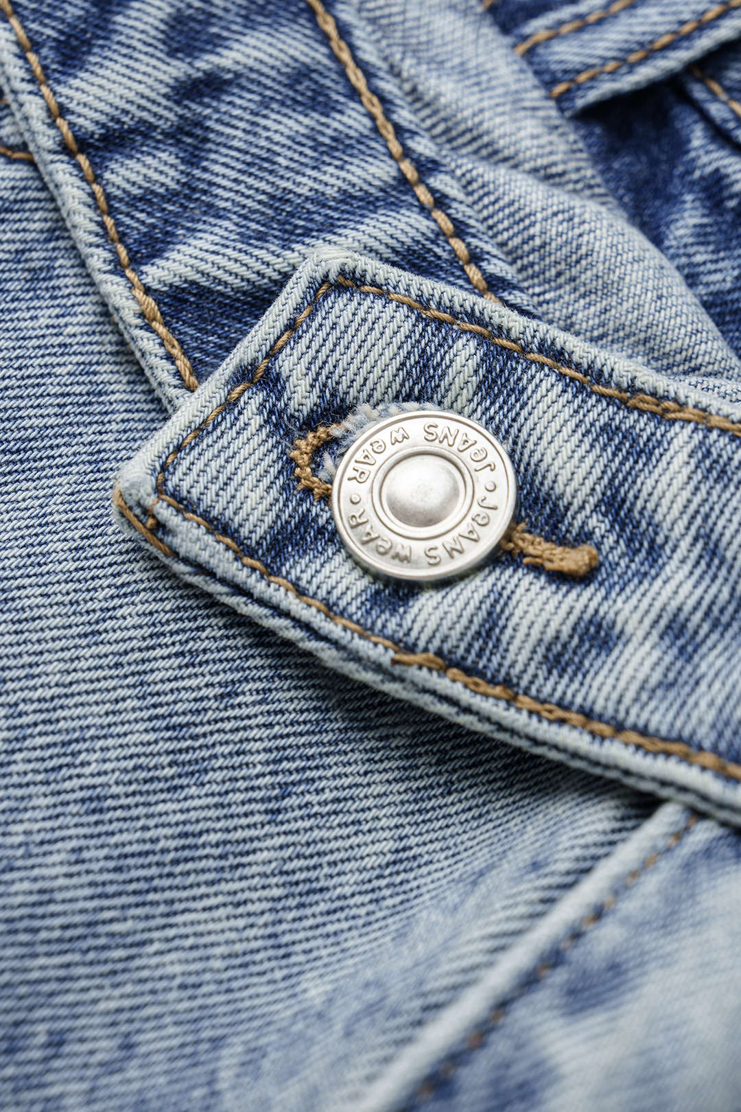 Denim Frayed Pocket Shorts - Image 4