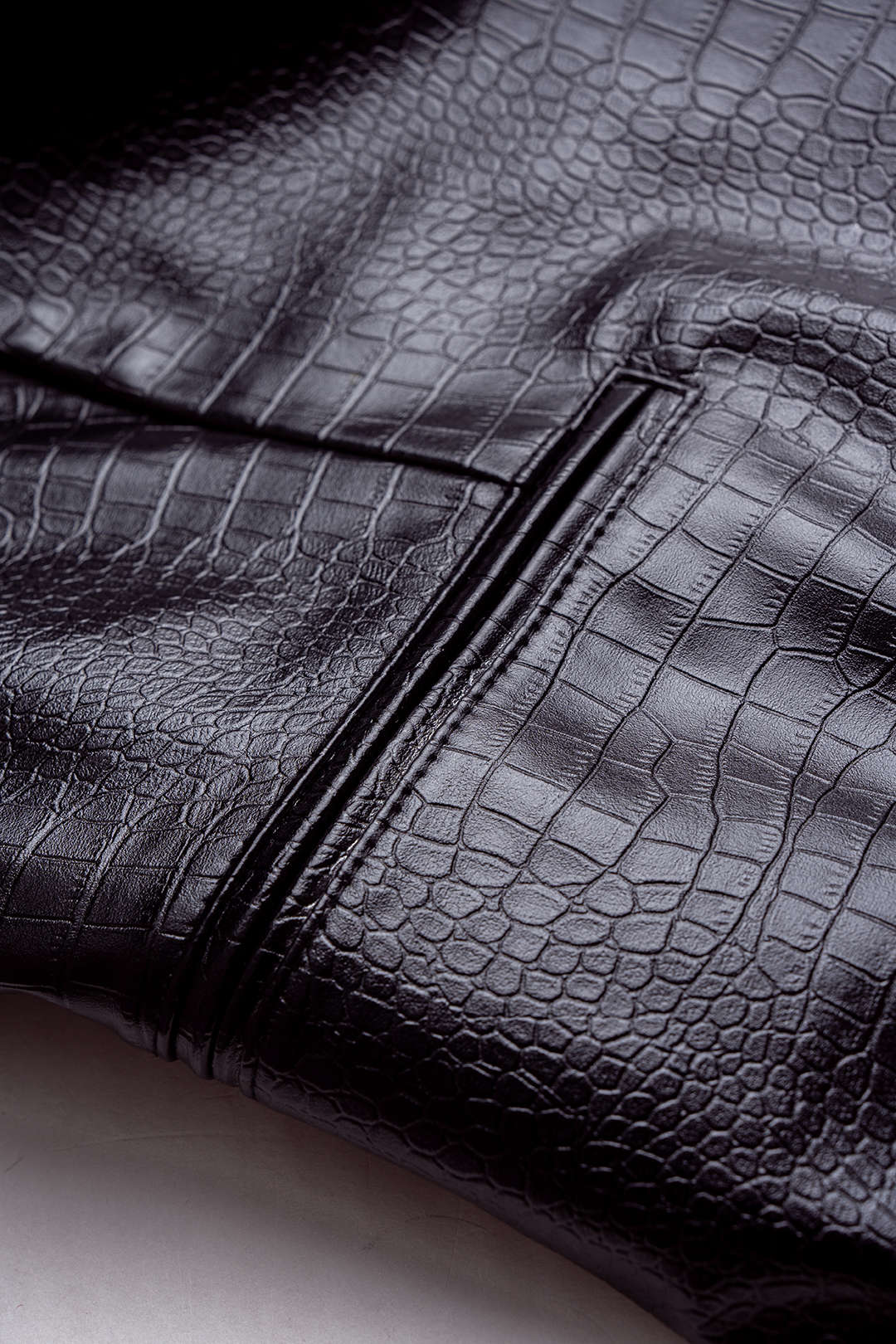 Crocodile Print Faux Leather V-Neck Pocket Jakcet - Image 4