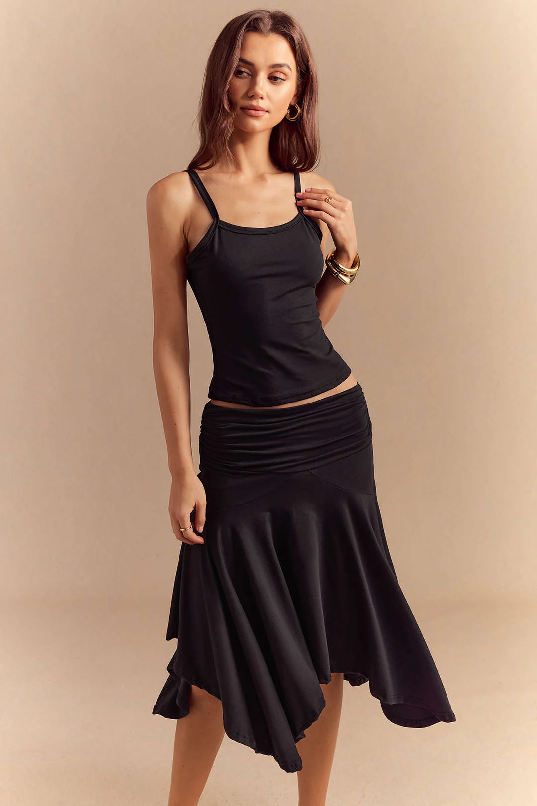 Solid Cami Top And Asymmetrical Hem Ruched Skirt Set - Image 5