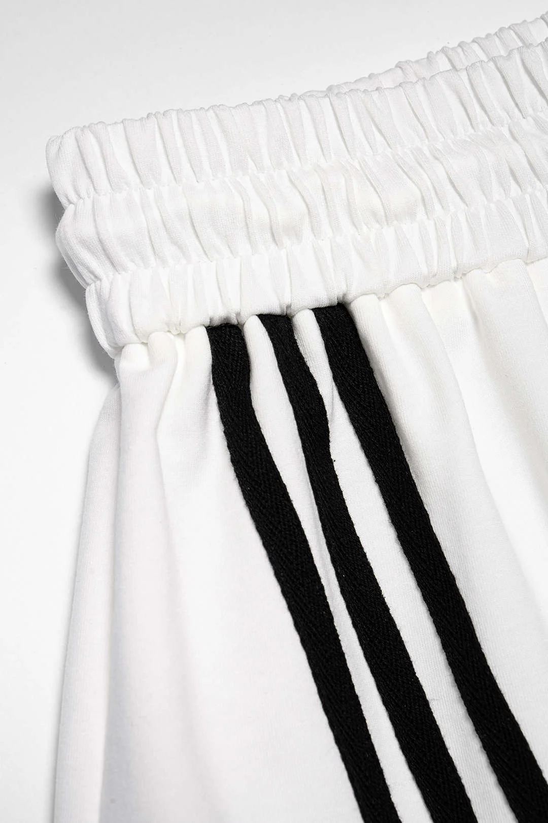 Contrast Striped Round Neck Sleeveless Tank Top And Drawstring Wide Leg Shorts Set - Image 3