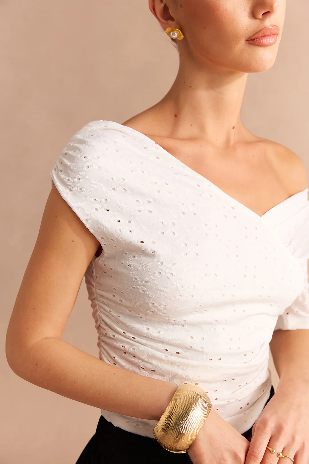 Asymmetrical One Shoulder Hollow Out Short Sleeve T-Shirt - Image 3