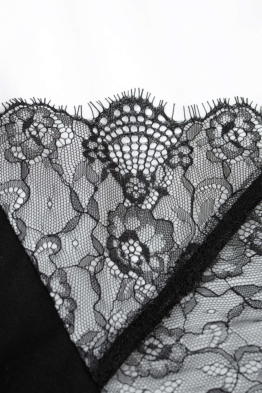 Contrast Lace Patchwork Round Neck Short Sleeve T-Shirt - Image 6