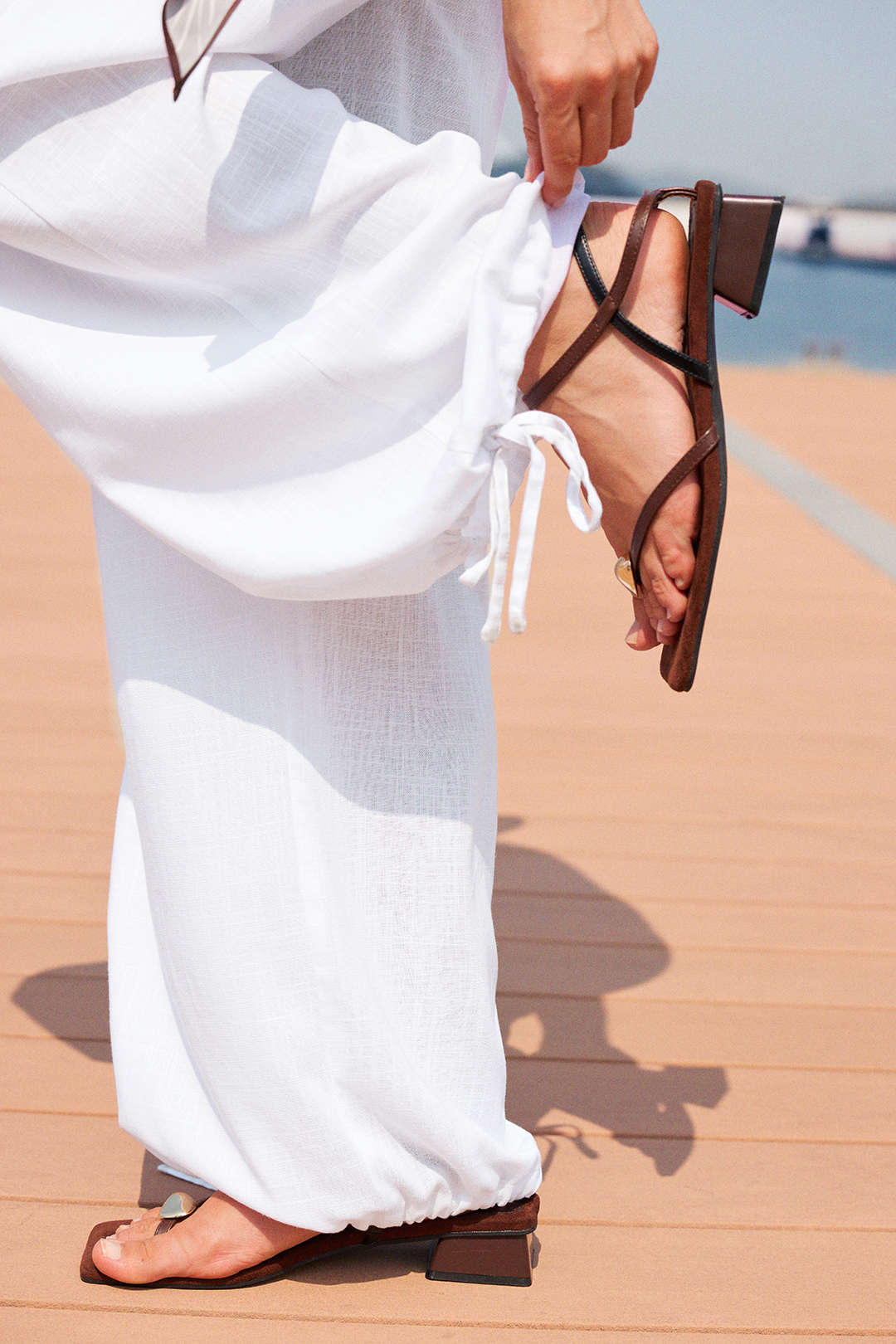 Contrast Ruched Tie-Up Knotted Pants - Image 4