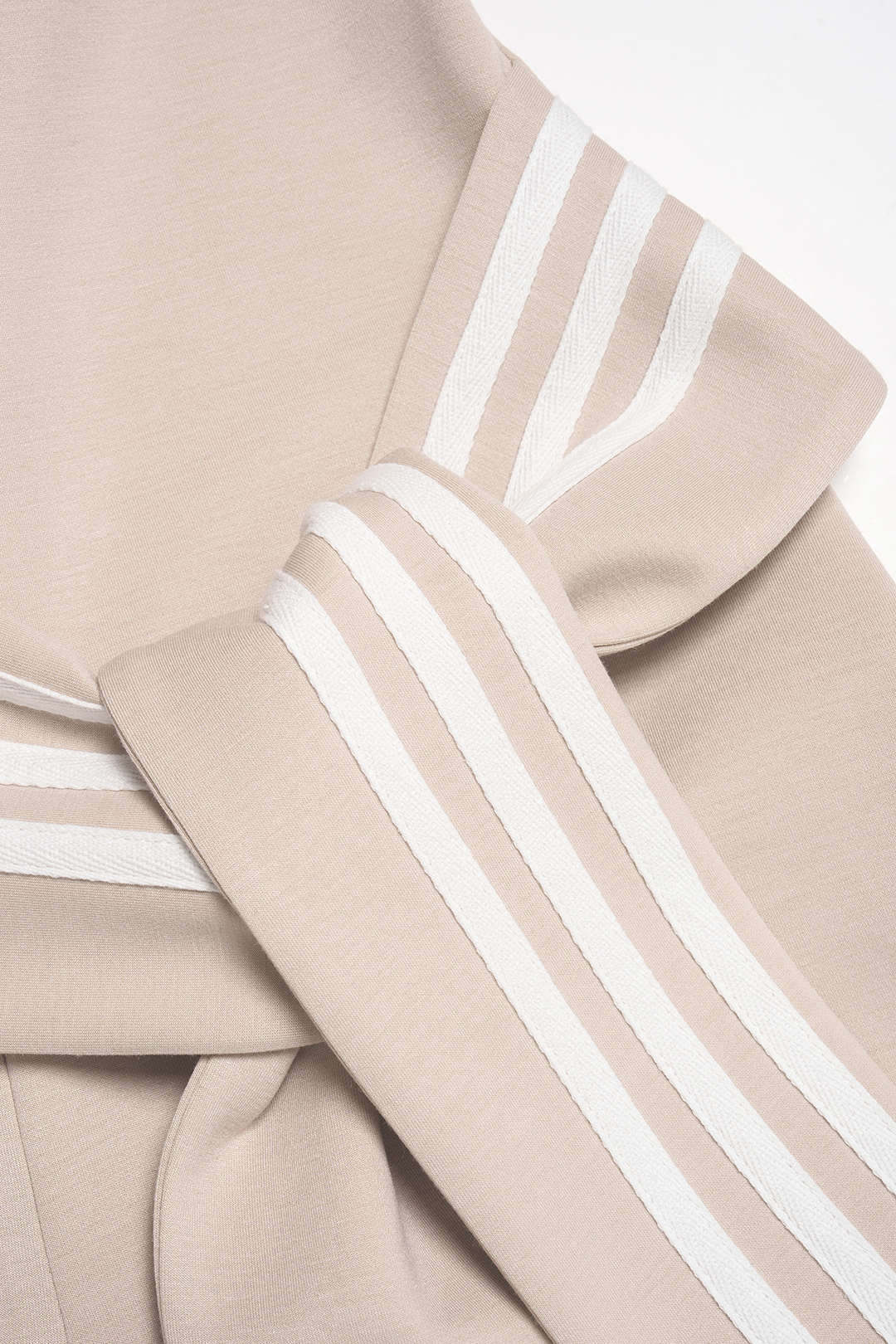 U-Neck Contrast Striped Tie-Up Zipper Barrel Jumpsuit - Image 4